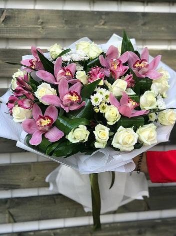 Букет цветов из: Розы и Хризантемы в Дергачах