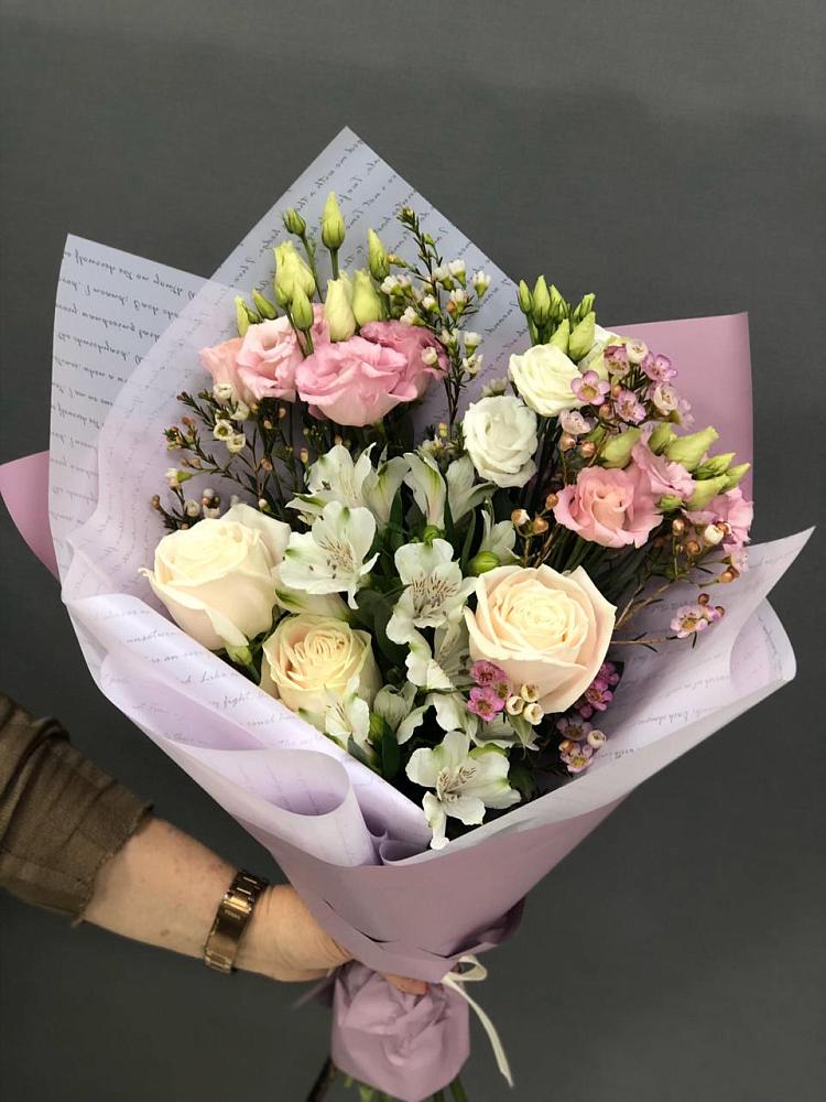 Букет цветов из: Альстромерии, Розы и Лизиантусы в Дергачах