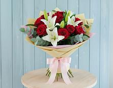 Букет цветов из:  Лилии и Розы в Дергачах
