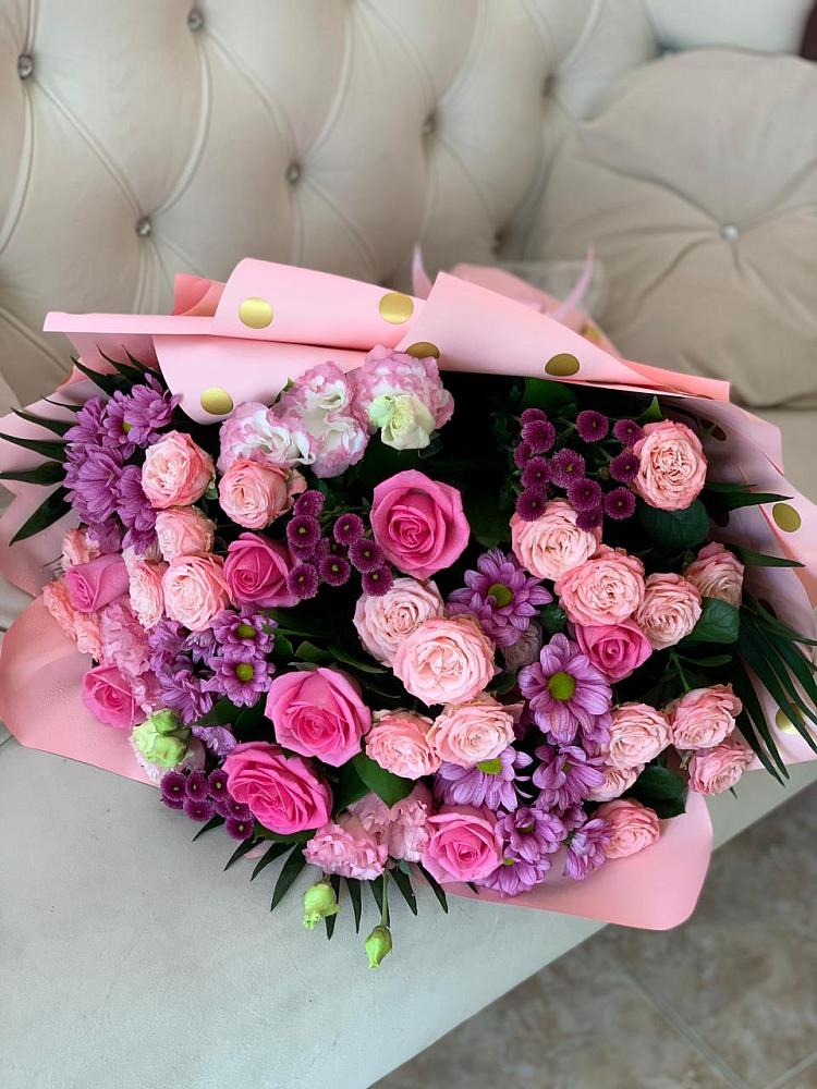 Букет цветов из: Хризантемы, Розы и Лизиантусы в Дергачах