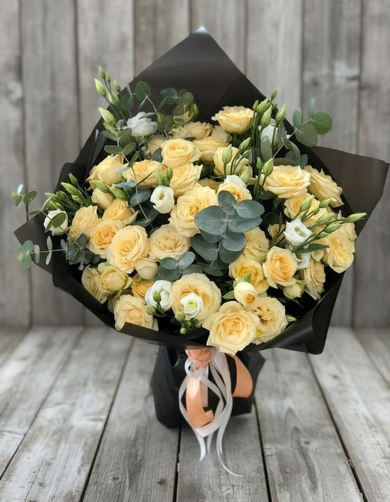 Букет цветов из: Розы и Лизиантусы в Дергачах