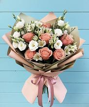Букет цветов из:  Розы, Альстромерии и Лизиантусы в Дергачах