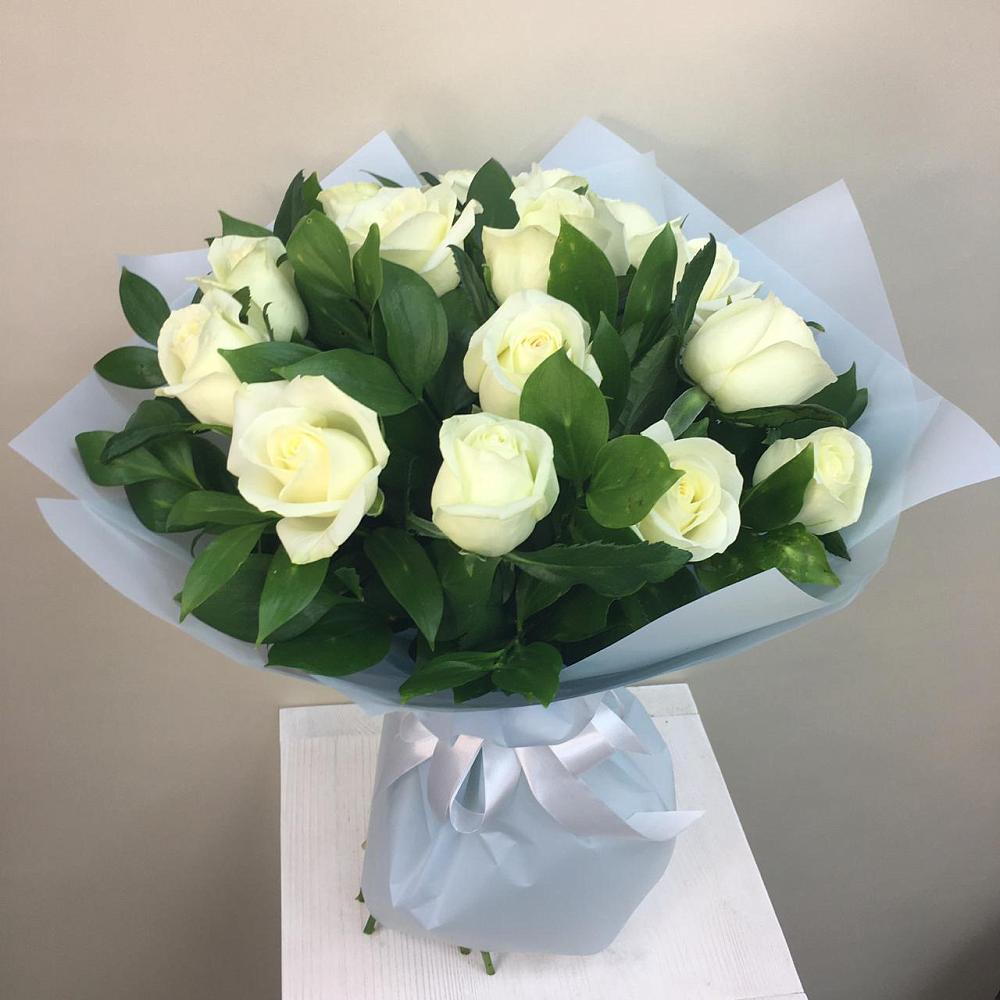 Букет 15 Белых роз Проуд в Дергачах