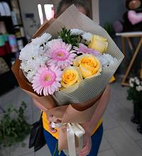 Букет цветов из:  Герберы, Розы и Хризантемы в Дергачах
