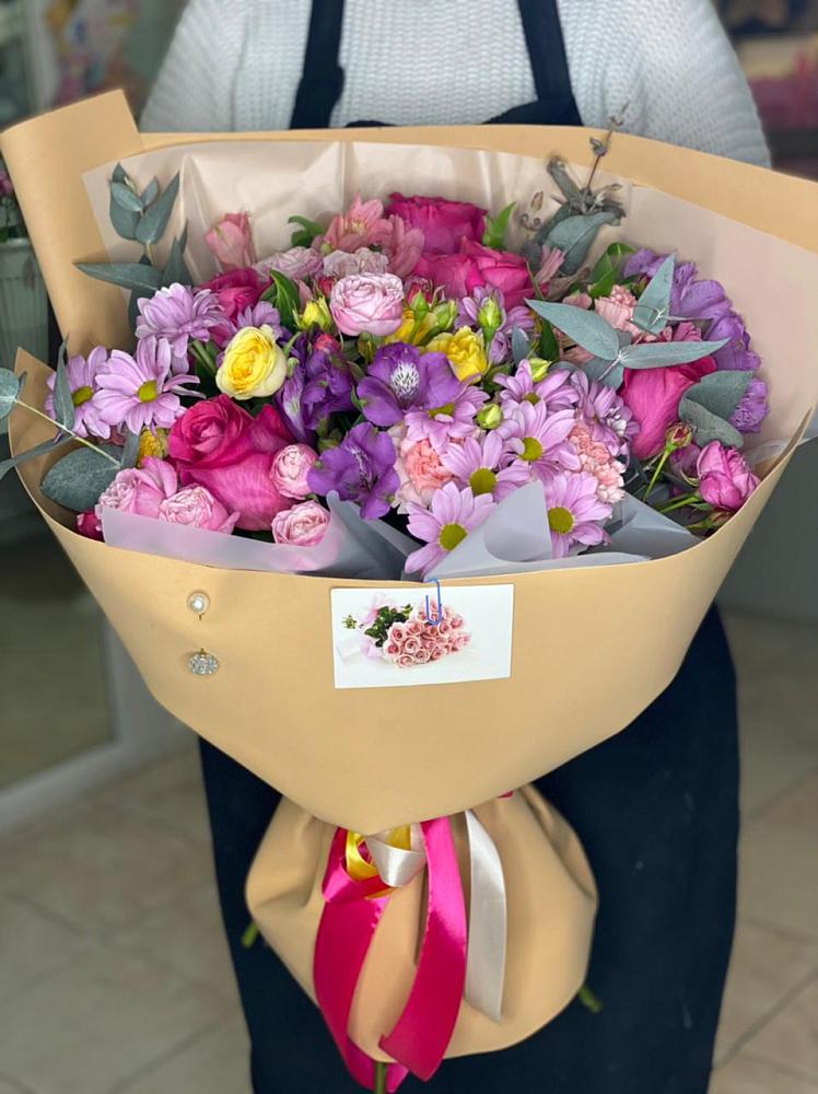 Букет цветов из: Хризантемы, Гвоздики и Альстромерии в Дергачах