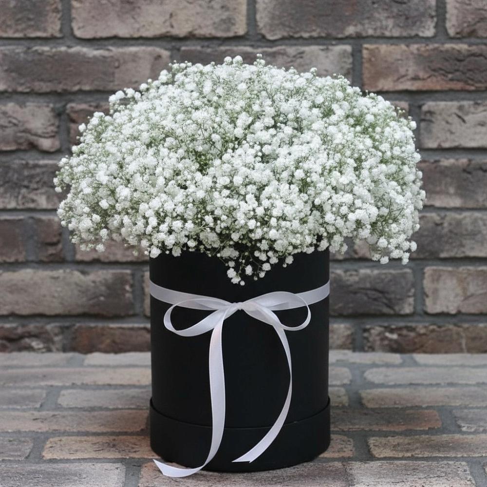 Цветочная композиция из Гипсофила в шляпной коробке в Дергачах