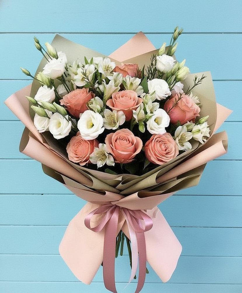 Букет цветов из: Розы, Альстромерии и Лизиантусы в Дергачах