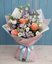 Букет цветов из:  Лизиантусы, Розы, Альстромерии и Гипсофила в Дергачах