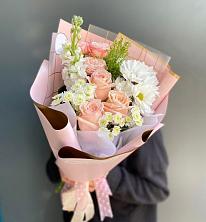 Букет цветов из:  Хризантемы и Розы в Дергачах