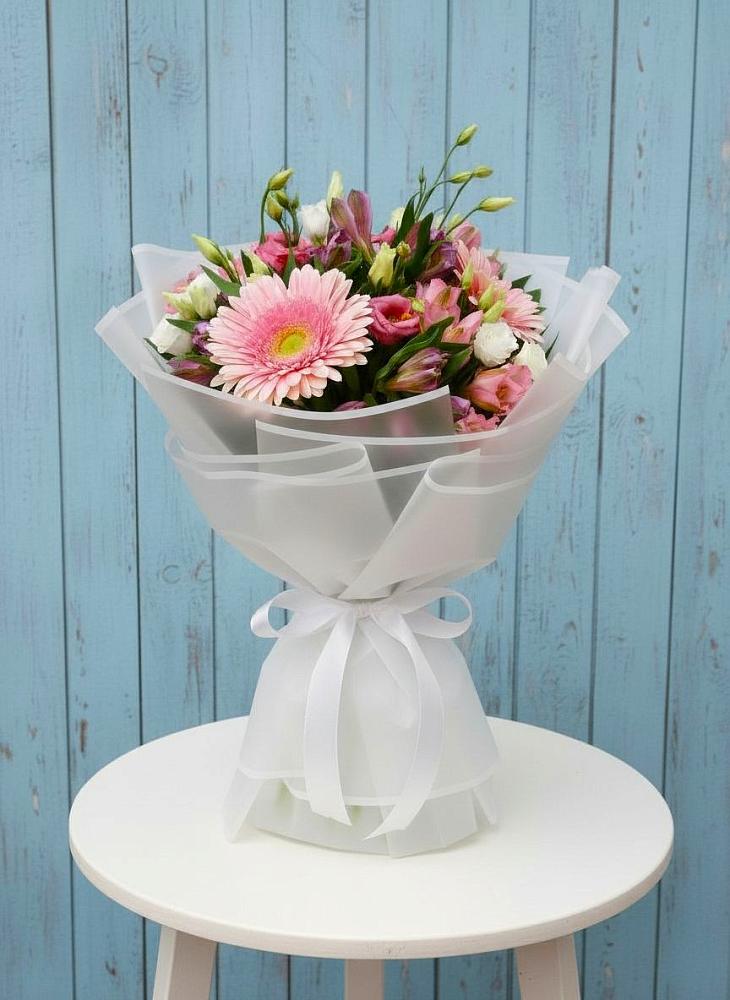 Букет цветов из: Герберы, Альстромерии и Лизиантусы в Дергачах