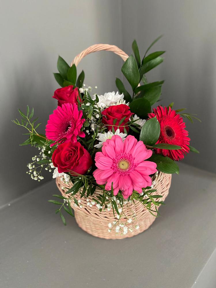 Цветочная композиция из Розы, Хризантемы и Герберы в корзине в Дергачах