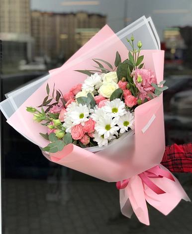 Букет цветов из: Розы, Лизиантусы и Хризантемы в Дергачах