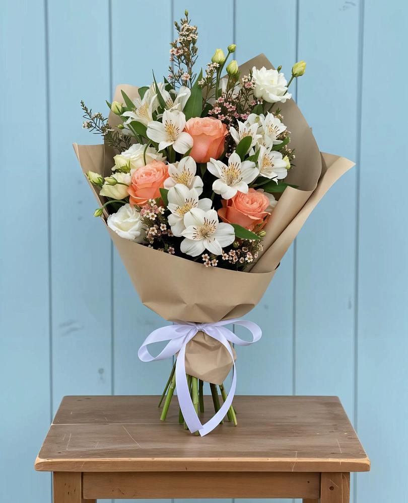 Букет цветов из: Альстромерии, Лизиантусы, Розы и Хризантемы в Дергачах