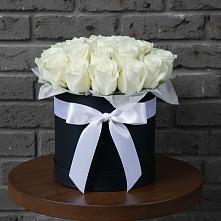 Цветочная композиция из Розы в шляпной коробке в Дергачах