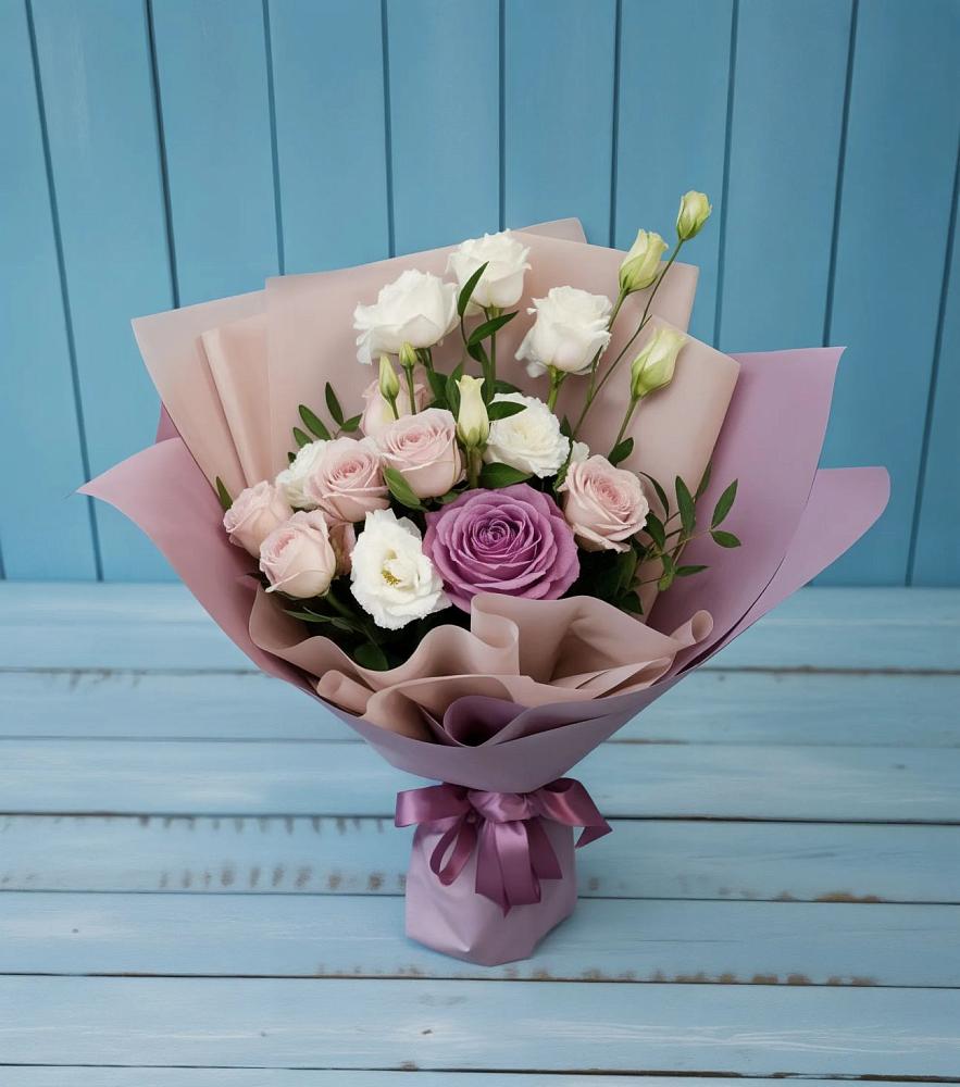 Букет цветов из: Розы и Лизиантусы в Дергачах